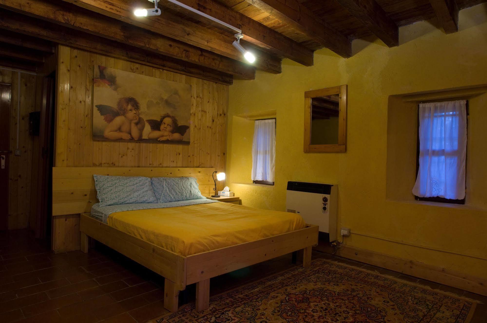 Hostal Pra De Mande Viano Exterior foto